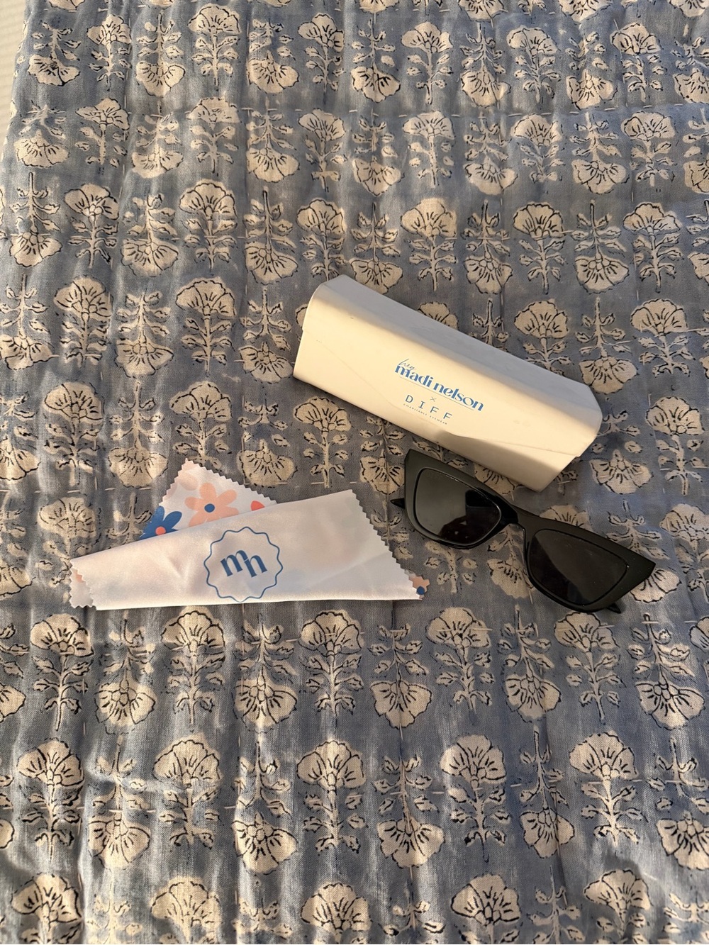 Diff Eyewear Black Cat-Eye Sunglasses